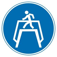 Знак приписуючий. Переходити по наземному переходу.